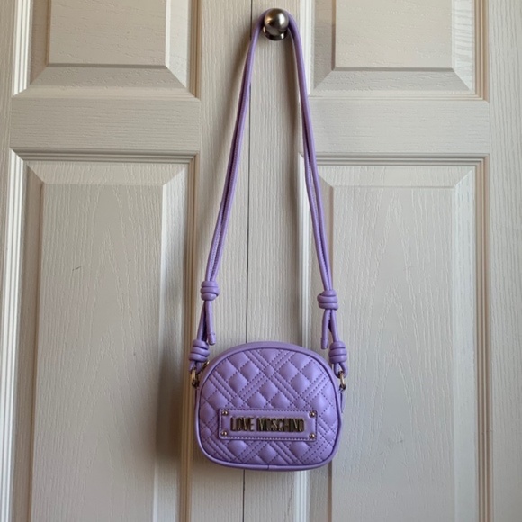 LOVE MOSCHINO Small Oval-Shaped Quilted Bag - Picture 6 of 15